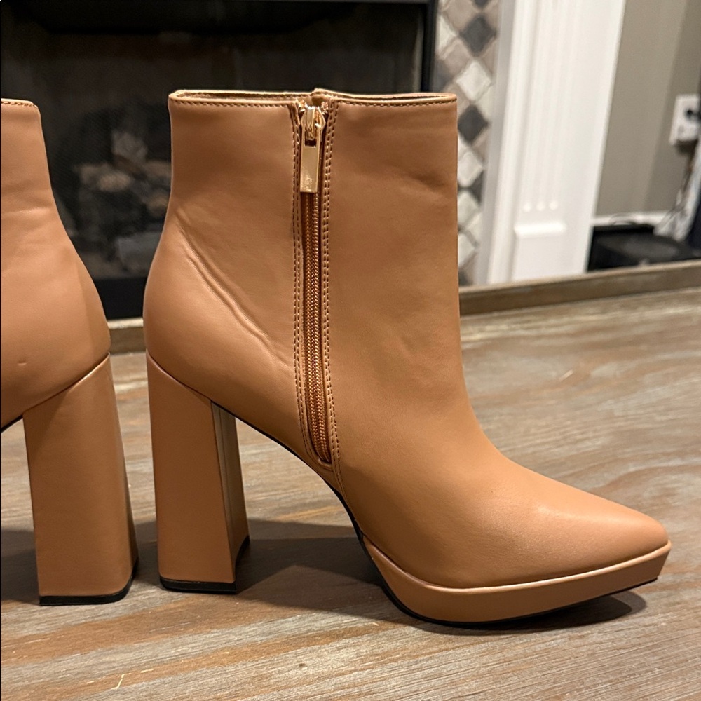 Journee Collection Marnnie Platform Ankle Bootie Tan Size 9.5 Block Heel NWOB - Picture 6 of 12